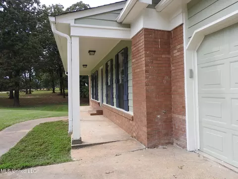 Exterior - 3670 Windermere Dr S, Nesbit, MS 38651 photo 5 of 17