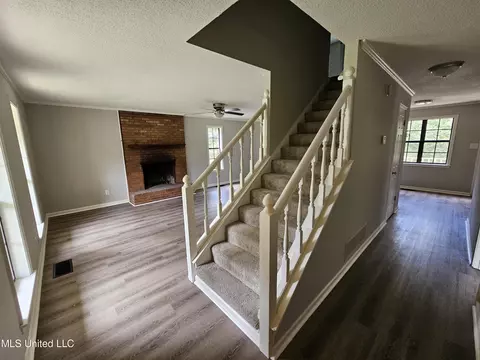 Entry Way - 3670 Windermere Dr S, Nesbit, MS 38651 photo 2 of 6