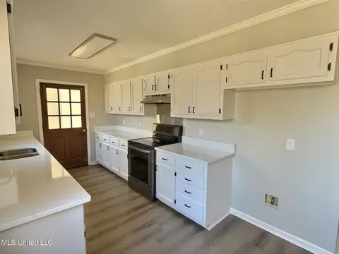 Kitchen - 3670 Windermere Dr S, Nesbit, MS 38651 photo 1 of 2