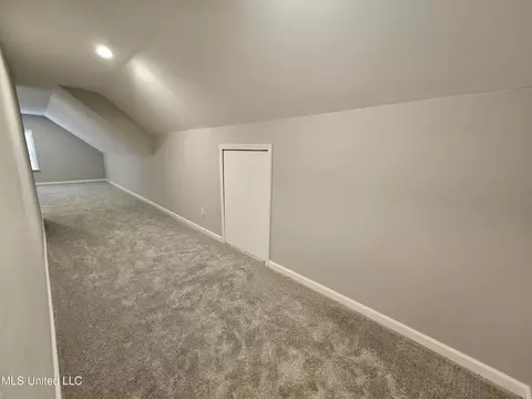 Entry Way - 3670 Windermere Dr S, Nesbit, MS 38651 photo 6 of 6
