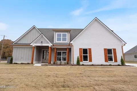 2530 Saint Elmos Fire Dr, Hernando, MS 38632