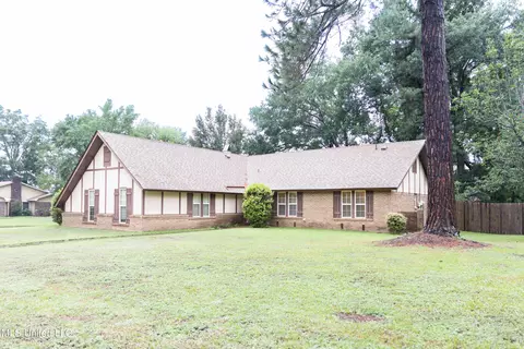 111 Royal Ct, Clinton, MS 39056