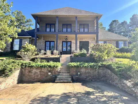 225 Lake Cir, Madison, MS 39110