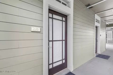 922 Porter Ave #220, Ocean Springs, MS 39564