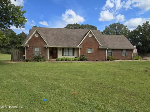 447 Shaker Dr, Senatobia, MS 38668