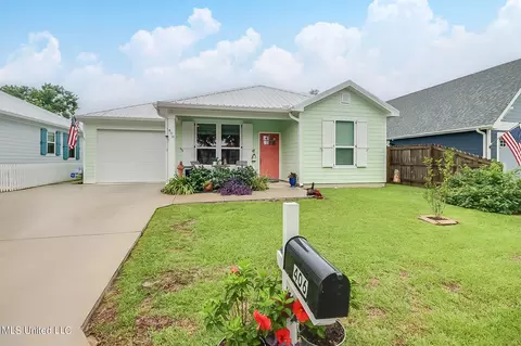 406 Ramaux St, Bay Saint Louis, MS 39520
