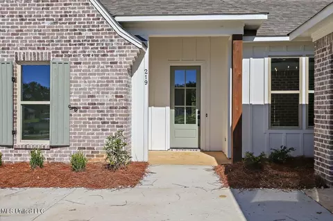 219 Jasmine Cove Cir, Brandon, MS 39042