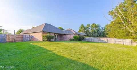 Exterior - 437 Springhill Pt, Brandon, MS 39047 photo 9 of 9