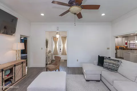 Living - 437 Springhill Pt, Brandon, MS 39047 photo 2 of 2
