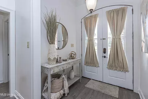 Entry Way - 437 Springhill Pt, Brandon, MS 39047 photo 2 of 2