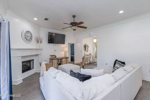 Living - 437 Springhill Pt, Brandon, MS 39047 photo 1 of 2