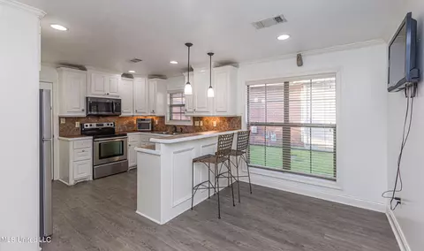 Kitchen - 437 Springhill Pt, Brandon, MS 39047 photo 1 of 5