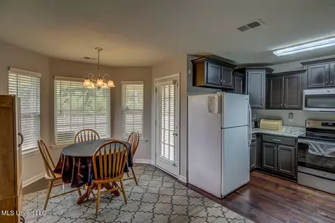 221 Magnolia Gardens Dr, Hernando, MS 38632 photo 11