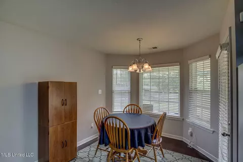 221 Magnolia Gardens Dr, Hernando, MS 38632 photo 9