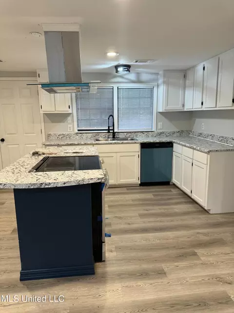 Kitchen - 4324 Earl Blvd, Moss Point, MS 39563 photo 1 of 2