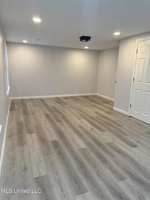 Living - 4324 Earl Blvd, Moss Point, MS 39563 photo 2 of 3