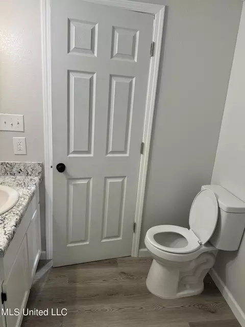 Bath - 4324 Earl Blvd, Moss Point, MS 39563 photo 1 of 2