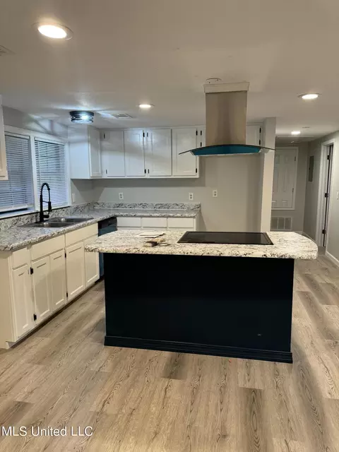 Kitchen - 4324 Earl Blvd, Moss Point, MS 39563 photo 2 of 2