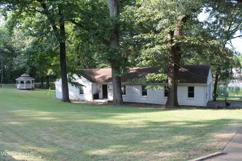 7680 W Shahkoka Dr, Olive Branch, MS 38654