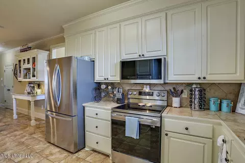 Kitchen - 511 Will Dr, Brandon, MS 39047 photo 3 of 3