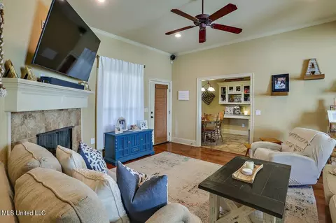Living - 511 Will Dr, Brandon, MS 39047 photo 3 of 4