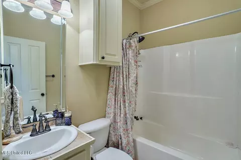 Bath - 511 Will Dr, Brandon, MS 39047 photo 3 of 3