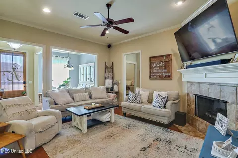 Living - 511 Will Dr, Brandon, MS 39047 photo 4 of 4