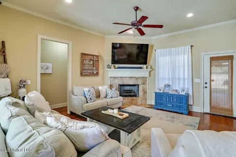 Living - 511 Will Dr, Brandon, MS 39047 photo 1 of 4