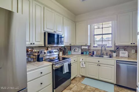 Kitchen - 511 Will Dr, Brandon, MS 39047 photo 1 of 3