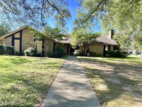 612 S Aubrey Cir, Greenwood, MS 38930