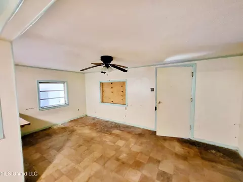 Living - 16 2nd St Bond, Wiggins, MS 39577 photo 2 of 4