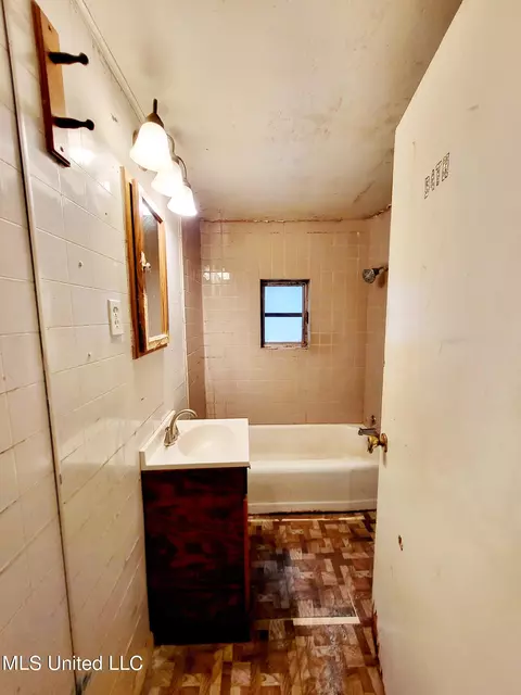 Bath - 16 2nd St Bond, Wiggins, MS 39577 photo 1 of 1