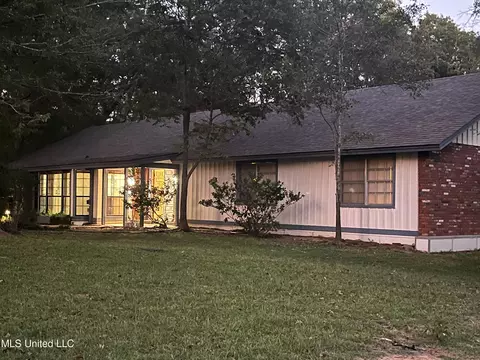 1186 Lake Mimosa Dr, Raymond, MS 39154