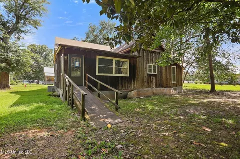 114 W Bell Ave, Mendenhall, MS 39114