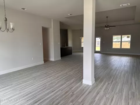 Living - 6209 Diamond Ln, Biloxi, MS 39532 photo 2 of 3
