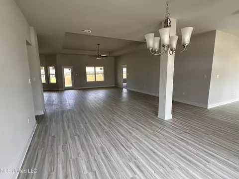Living - 6209 Diamond Ln, Biloxi, MS 39532 photo 1 of 3