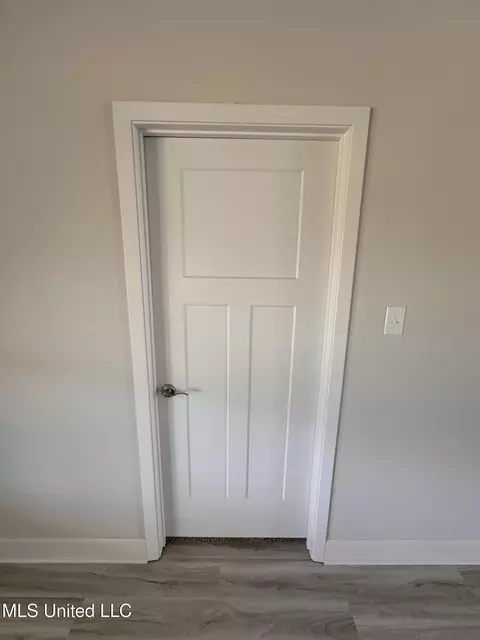 Entry Way - 6209 Diamond Ln, Biloxi, MS 39532 photo 2 of 3