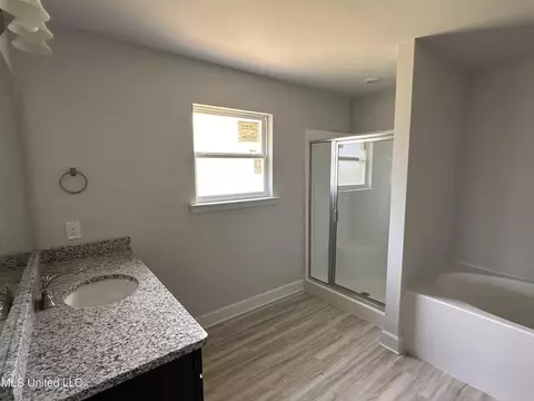 Bath - 6209 Diamond Ln, Biloxi, MS 39532 photo 1 of 2