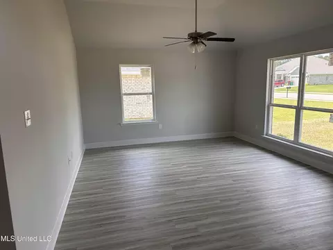 Living - 6209 Diamond Ln, Biloxi, MS 39532 photo 3 of 3