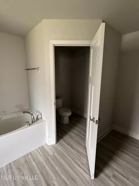 Bath - 6209 Diamond Ln, Biloxi, MS 39532 photo 2 of 2