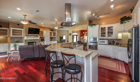 Kitchen - 144 Inez Ownes Dr, Byram, MS 39272 photo 4 of 6