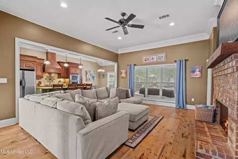Living - 114 Persimmon Pl, Madison, MS 39110 photo 1 of 2