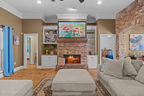 Living - 114 Persimmon Pl, Madison, MS 39110 photo 2 of 2
