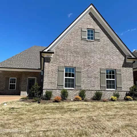 8834 Erin Banks Dr, Southaven, MS 38672