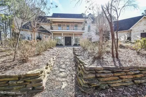 1060 Woodbridge Dr, Brandon, MS 39047