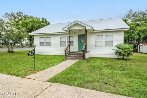 24 London St, Lucedale, MS 39452