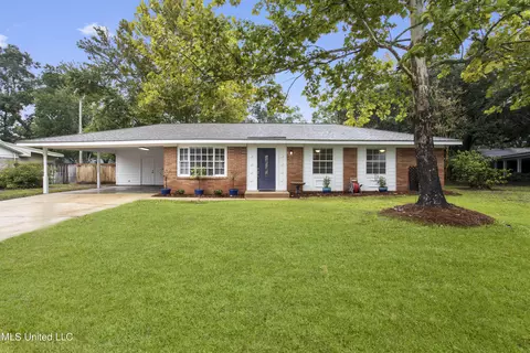 6304 Mallory Dr, Ocean Springs, MS 39564