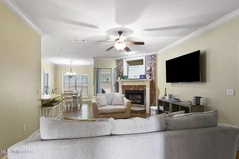 Living - 653 Westhill Rd, Brandon, MS 39042 photo 1 of 2