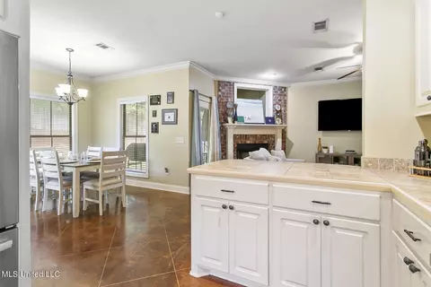 Kitchen - 653 Westhill Rd, Brandon, MS 39042 photo 4 of 4