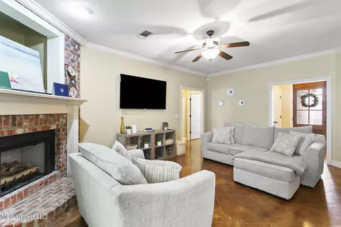 Living - 653 Westhill Rd, Brandon, MS 39042 photo 2 of 2